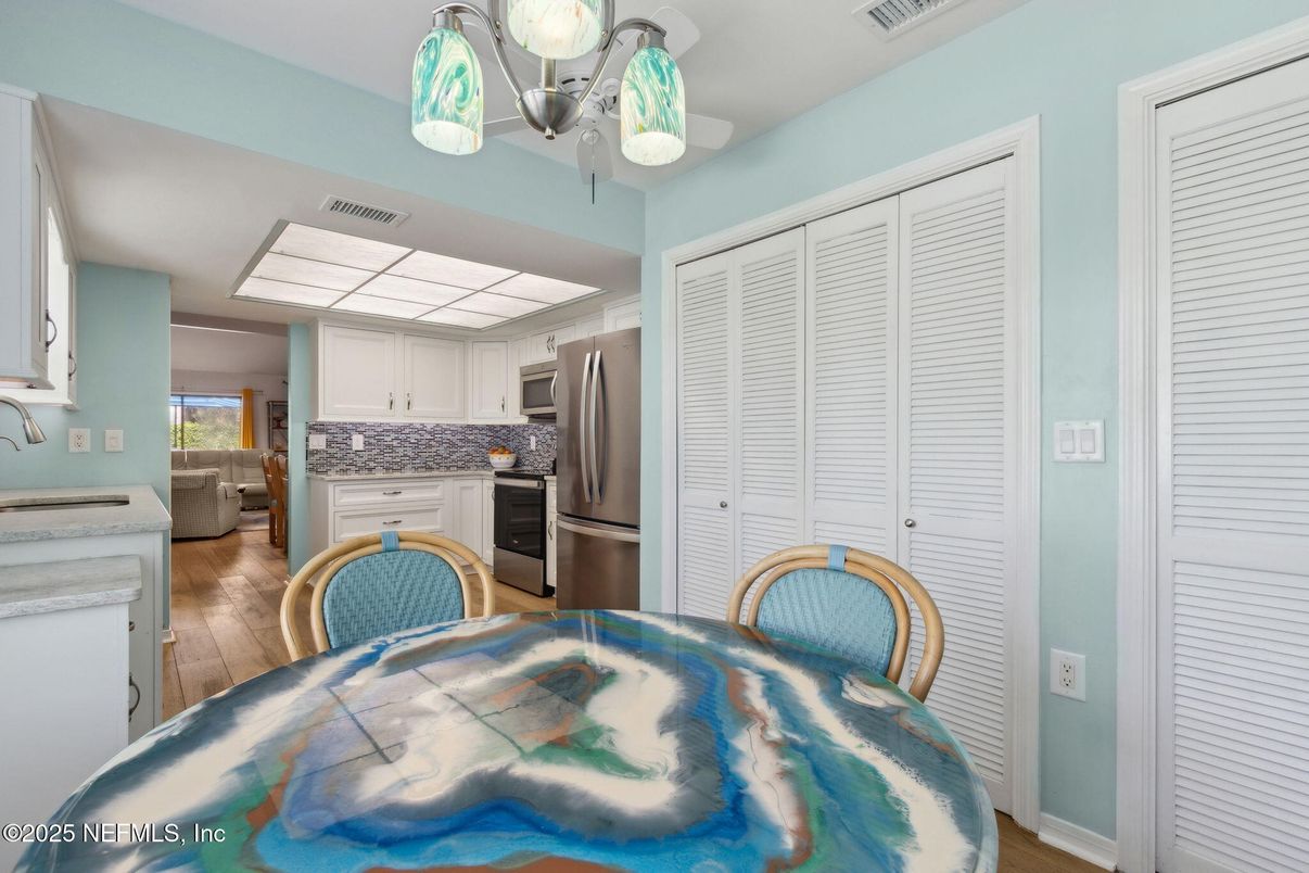 Dining room, Interior, Kitchen, Stainless Steel Appliances, Wood Texture Flooring
