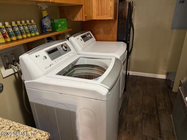 Interior, Washer, Wood Texture Flooring