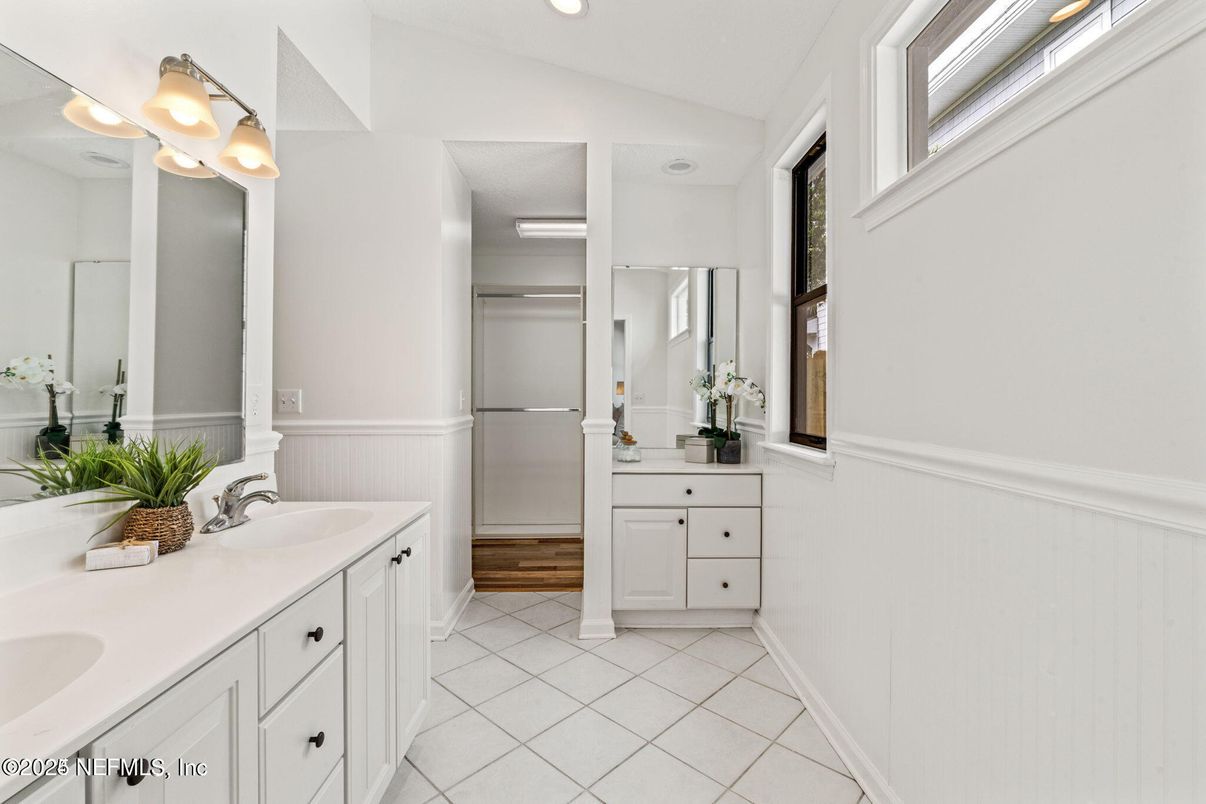 Bathroom, Dual Sink Vanities, Interior, Recessed Lighting