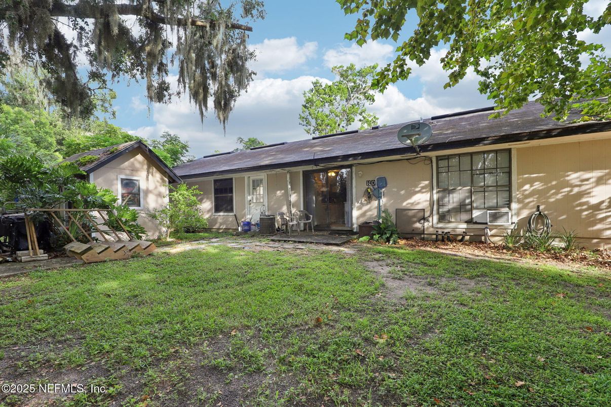Backyard, Exterior