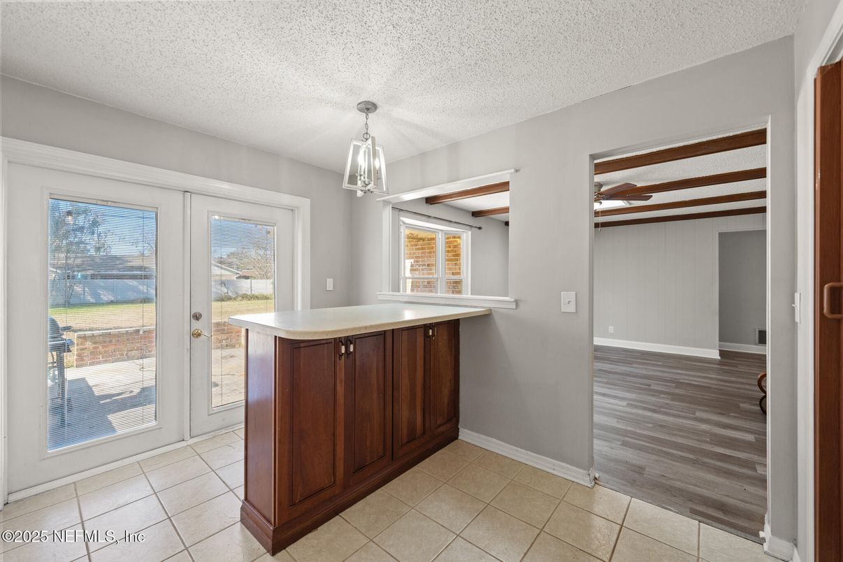 Interior, Pendant Lights, Wood Texture Flooring