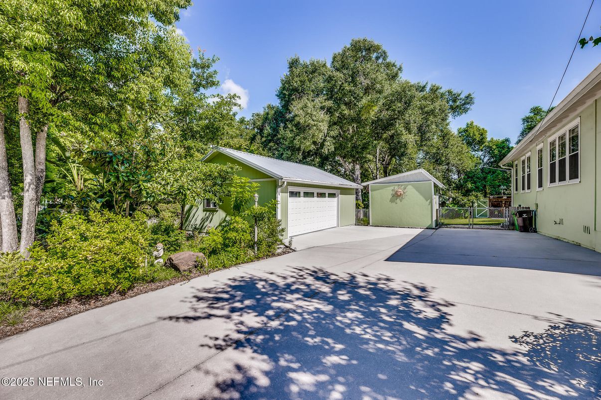Detached Garage, Exterior