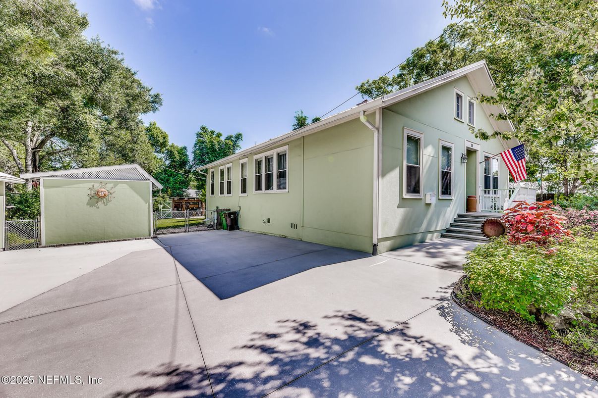 Detached Garage, Exterior