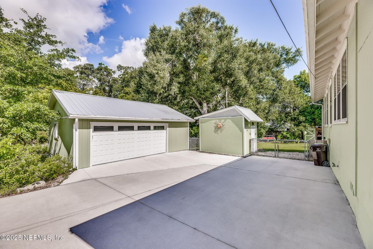 Detached Garage, Exterior