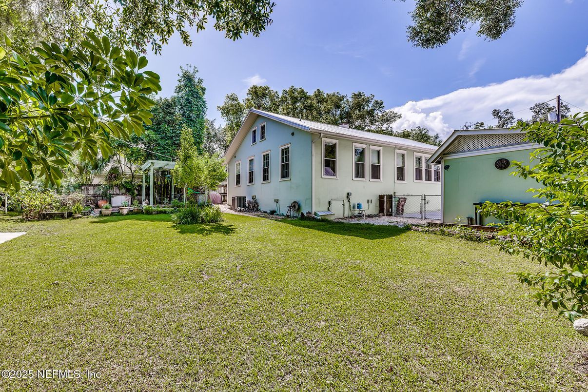 Backyard, Exterior