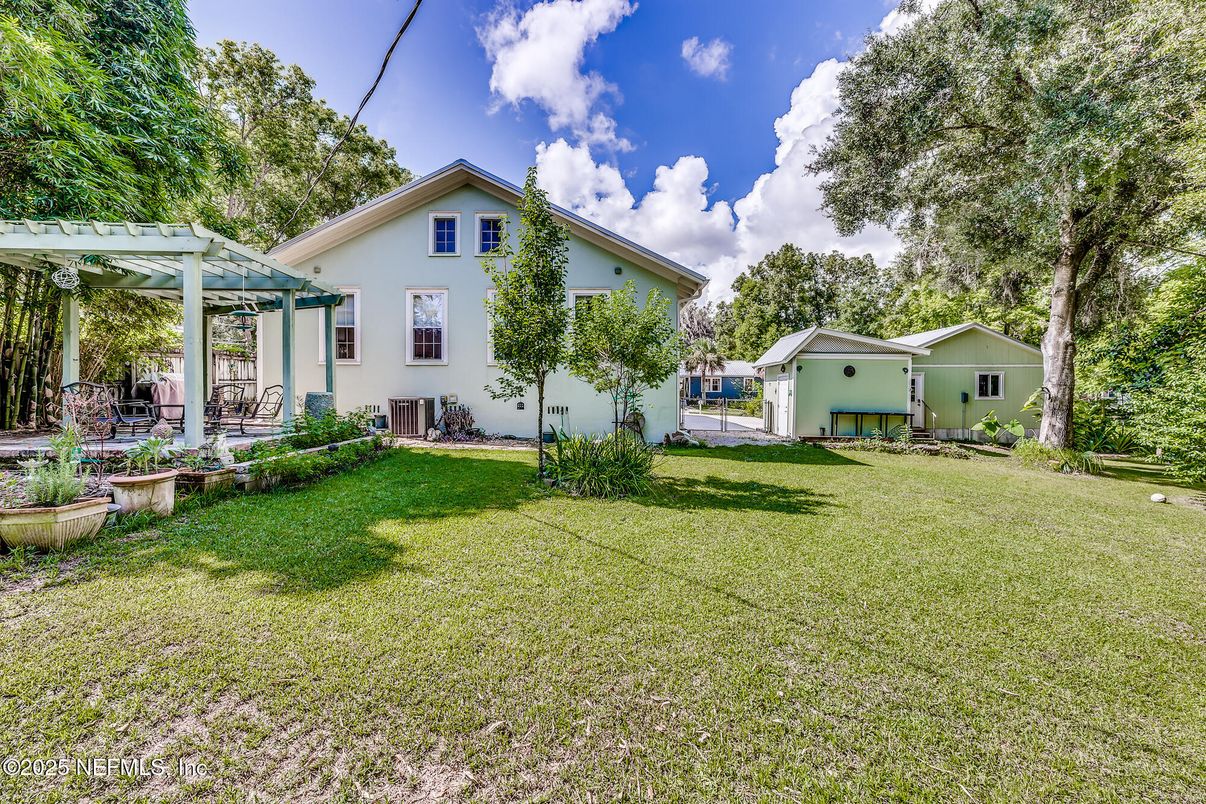 Backyard, Exterior