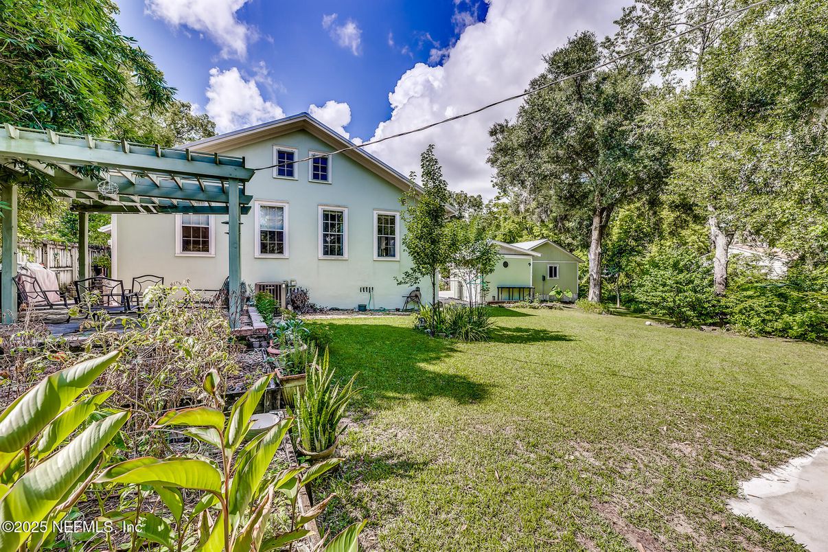 Backyard, Exterior