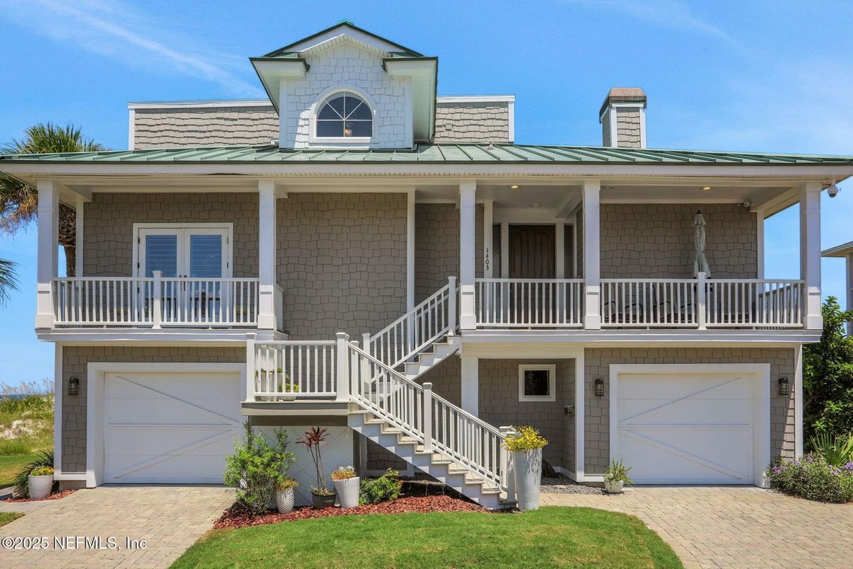Attached, Exterior, Facade, American Foursquare