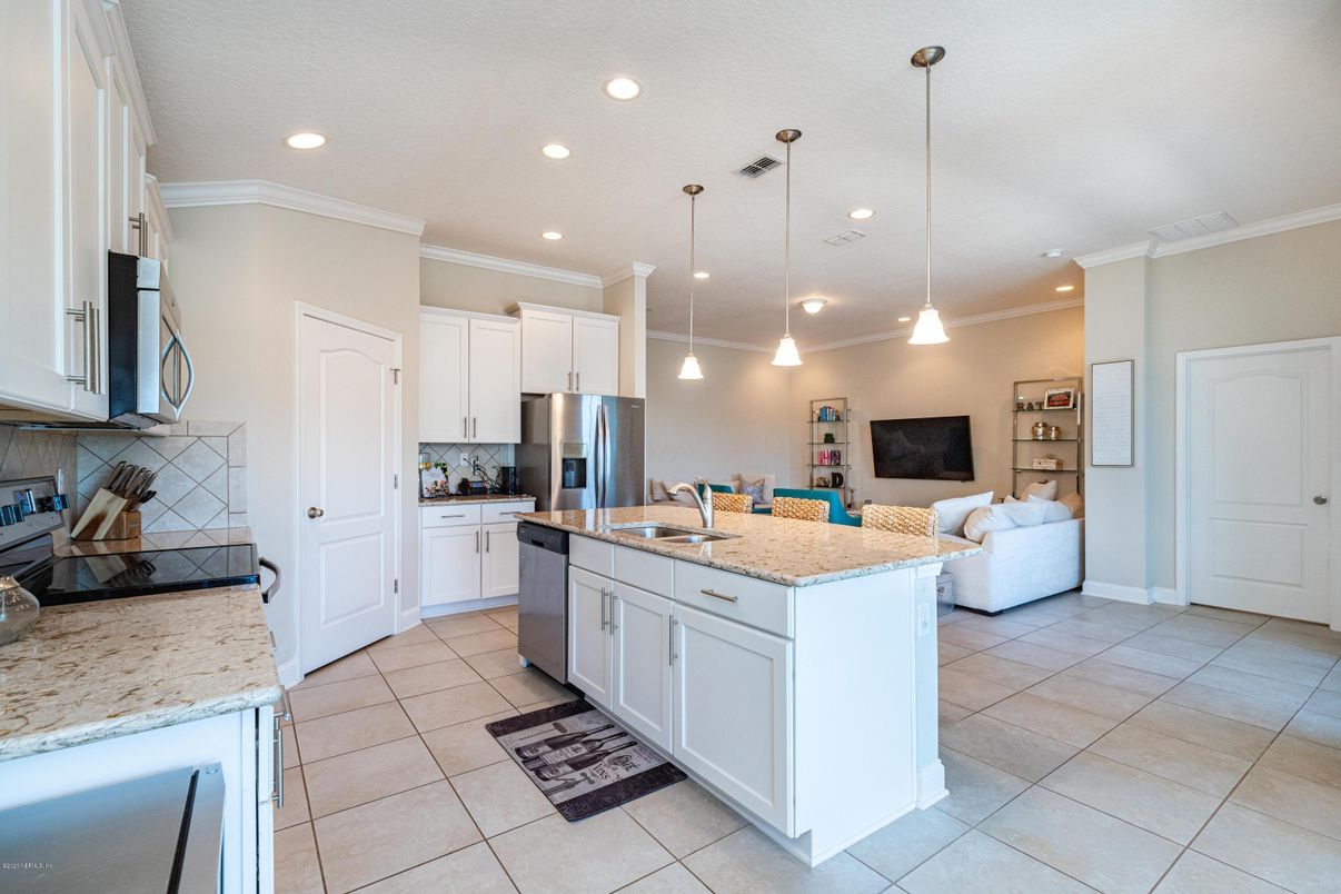 Interior, Kitchen, Living room, Pendant Lights, Recessed Lighting, Stainless Steel Appliances