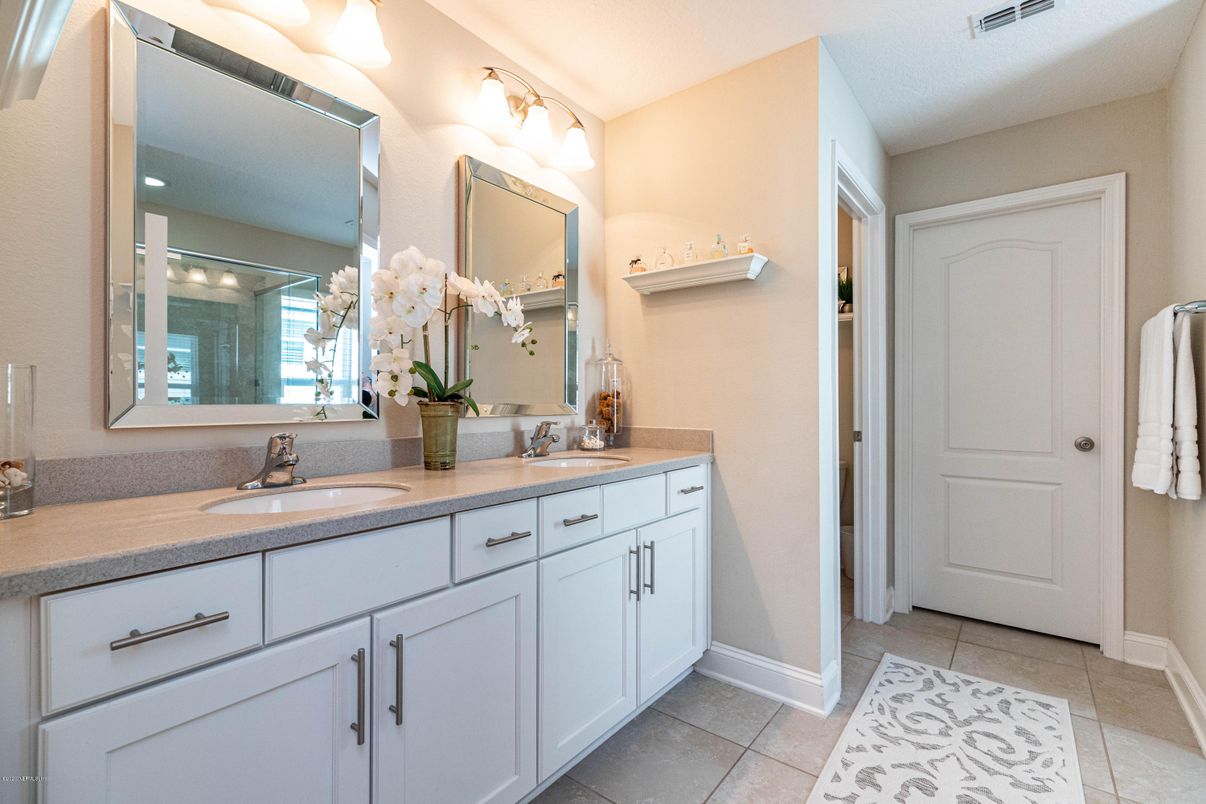 Bathroom, Dual Sink Vanities, Interior