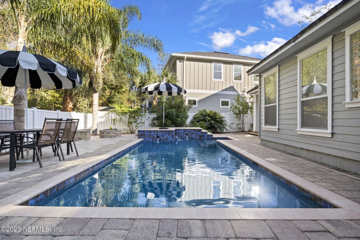 Exterior, Pool