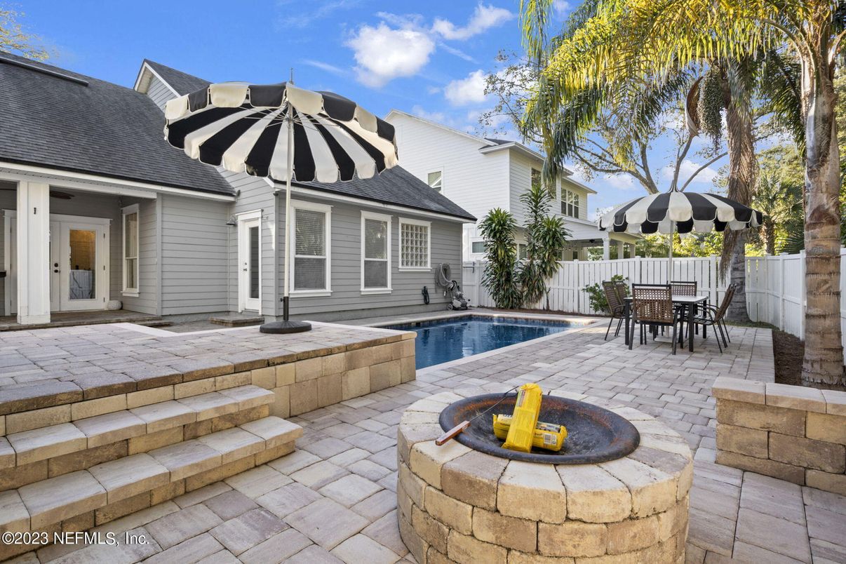Exterior, Pool