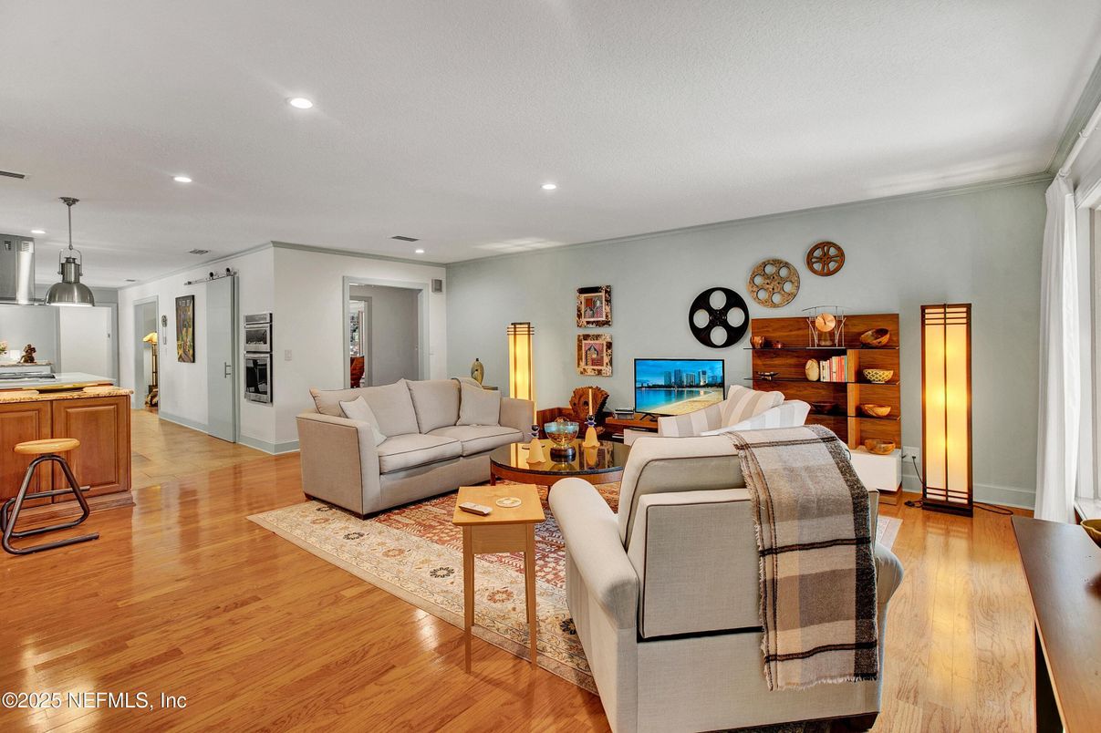 Interior, Living room, Pendant Lights, Recessed Lighting, Wood Texture Flooring