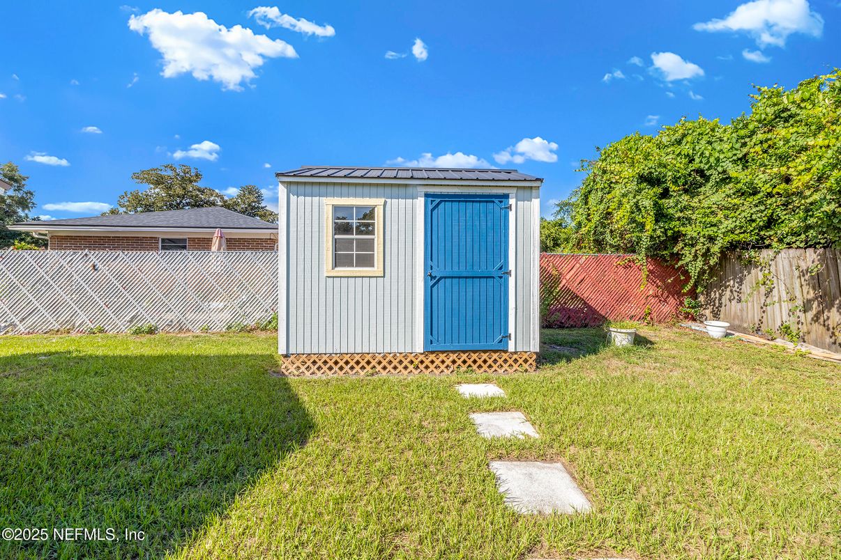Backyard, Exterior