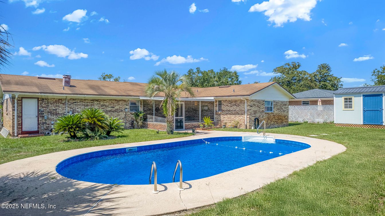 Exterior, Pool
