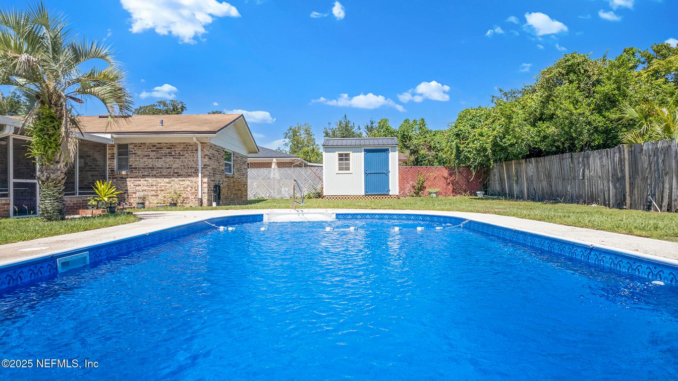 Exterior, Pool