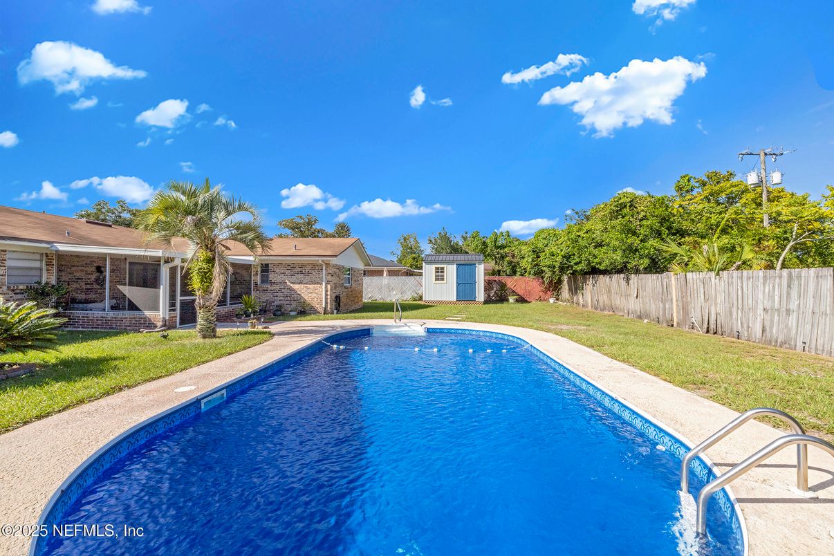 Exterior, Pool