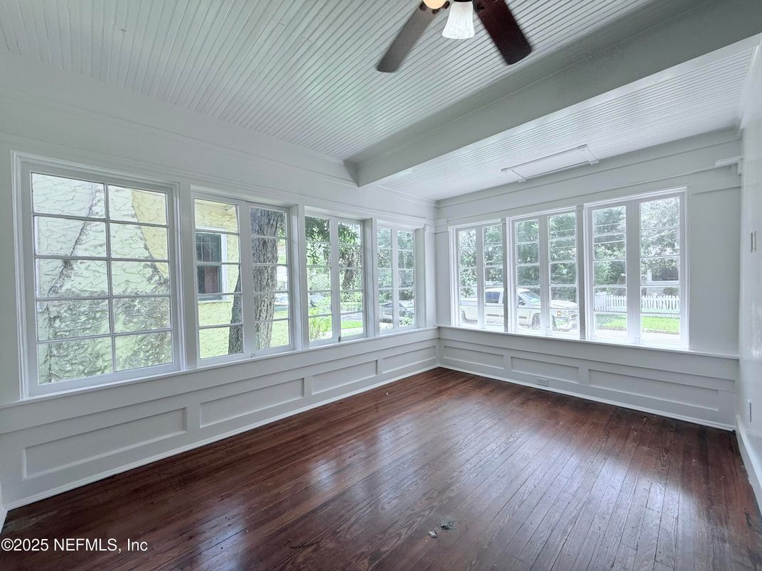 Empty room, Interior, Sun Room, Wood Texture Flooring
