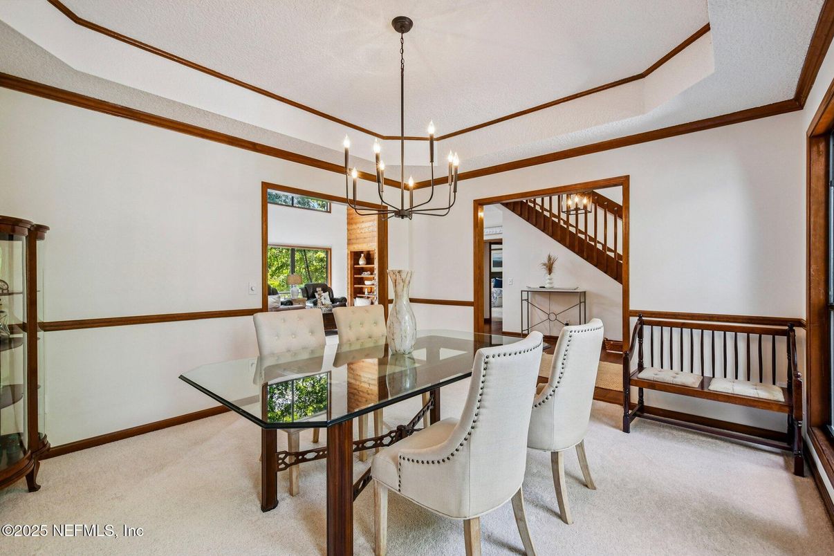 Chandelier, Dining room, Interior, Pendant Lights