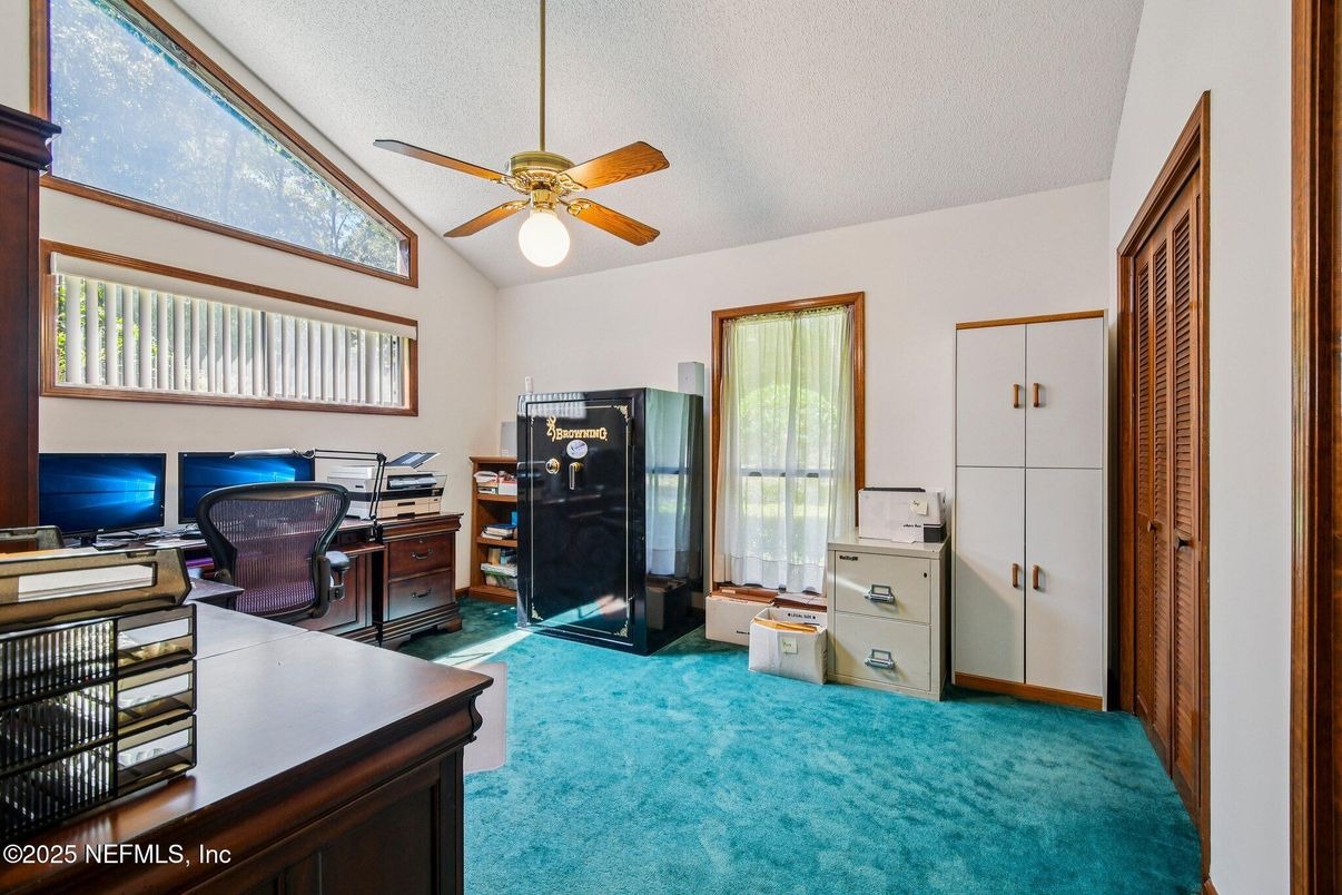 Home Office, Interior