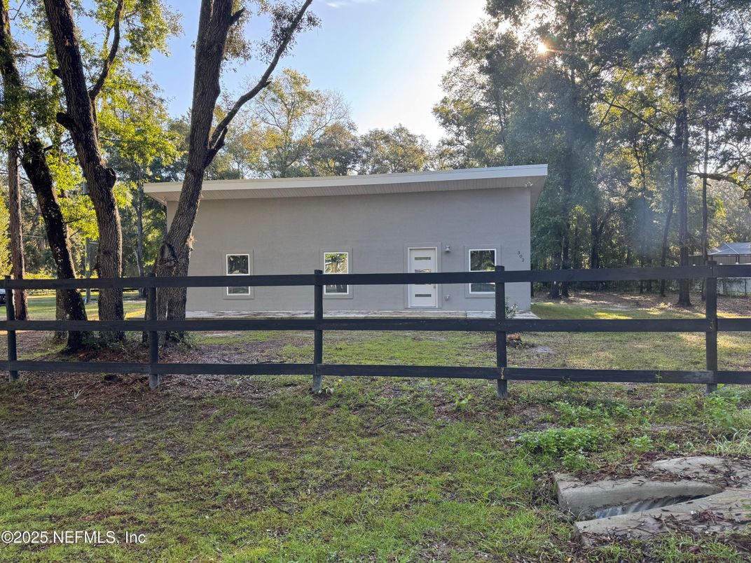 Backyard, Exterior