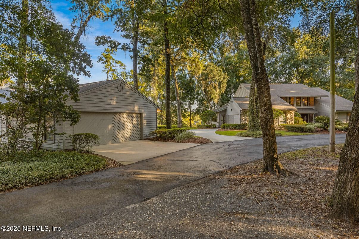 Detached Garage, Exterior