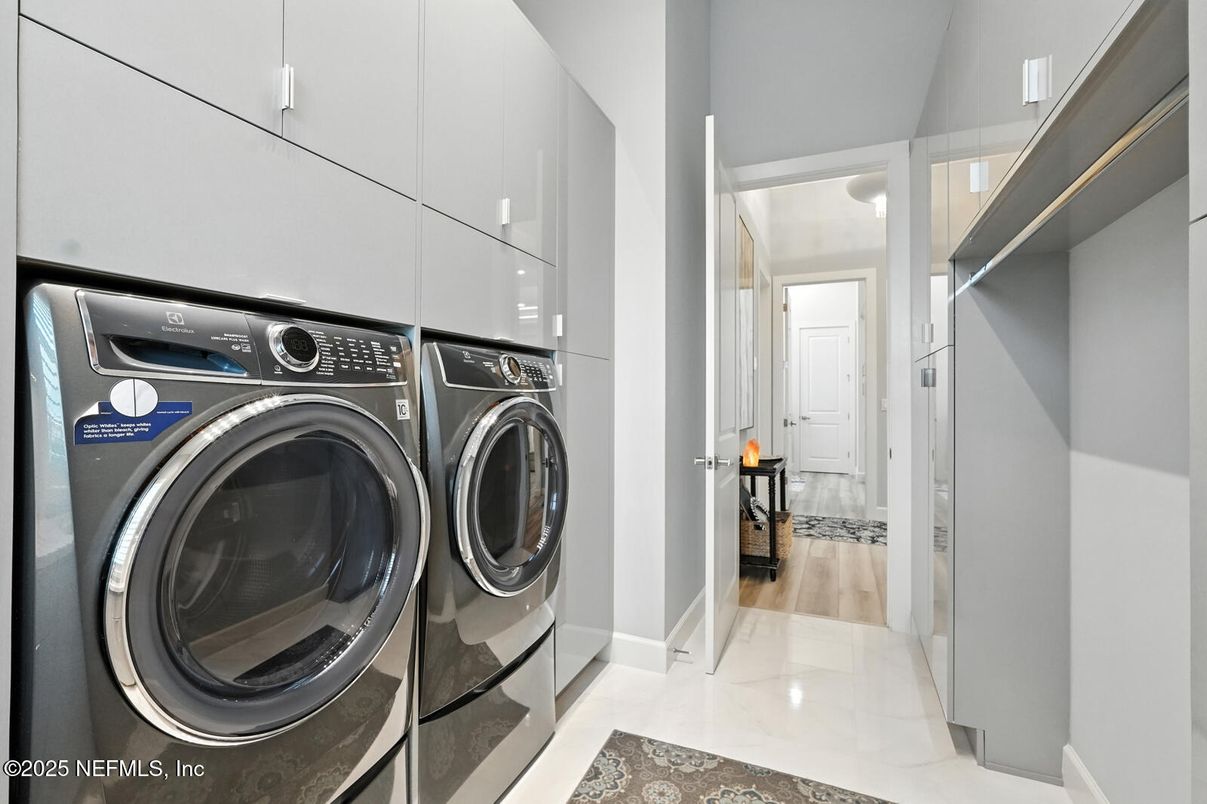 Interior, Washer, Wood Texture Flooring