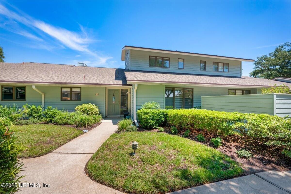 Attached, Exterior, Facade, Ranch
