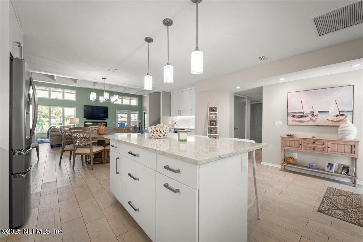 Chandelier, Dining room, Interior, Kitchen, Pendant Lights, Recessed Lighting, Wood Texture Flooring