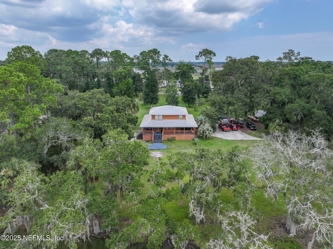 Exterior, Drone