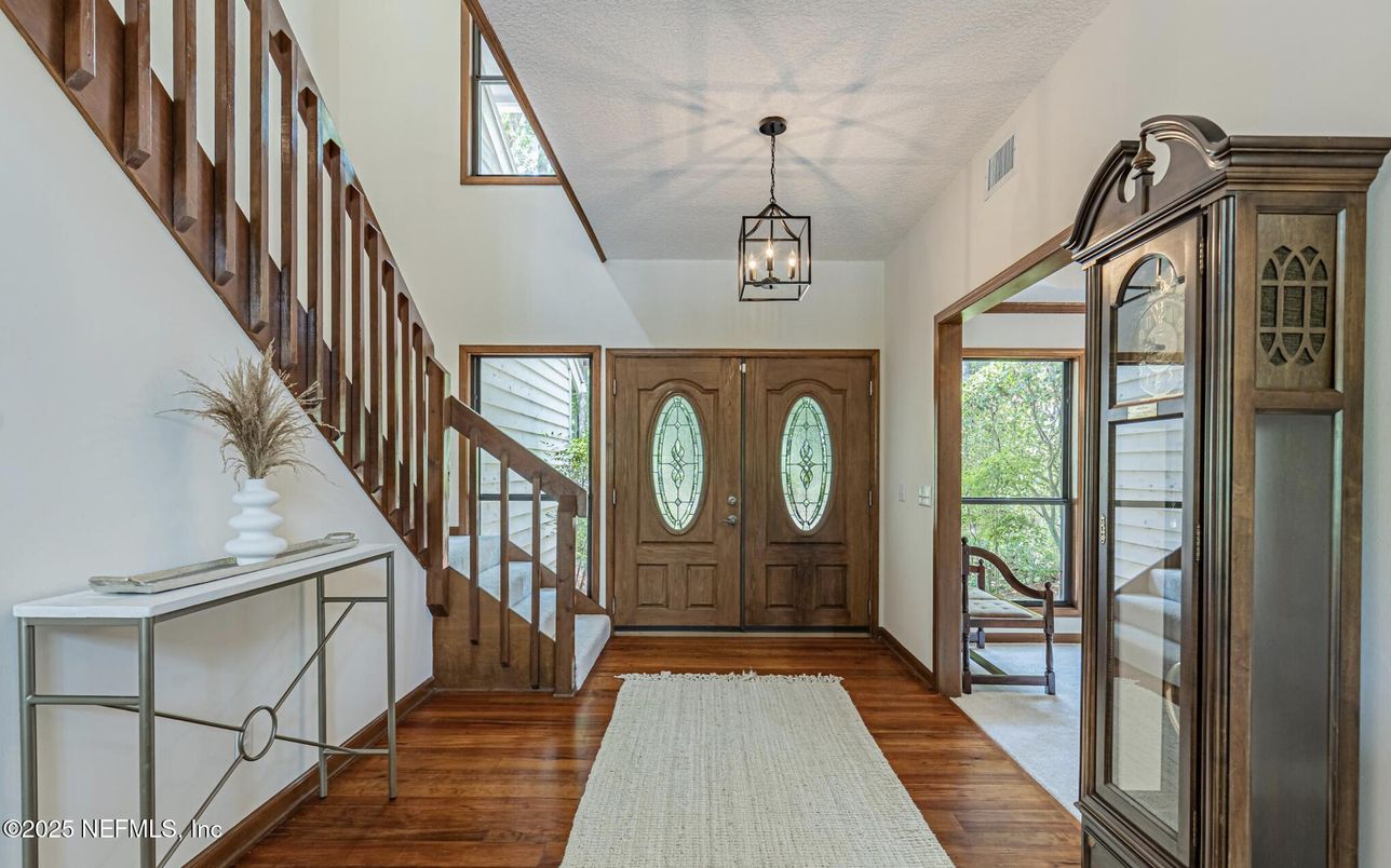 Interior, Pendant Lights, Wood Texture Flooring