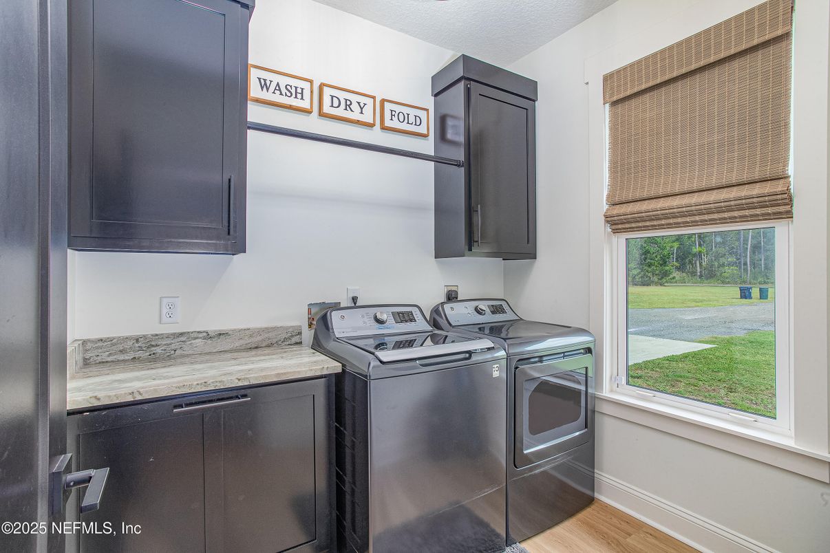 Interior, Washer, Wood Texture Flooring