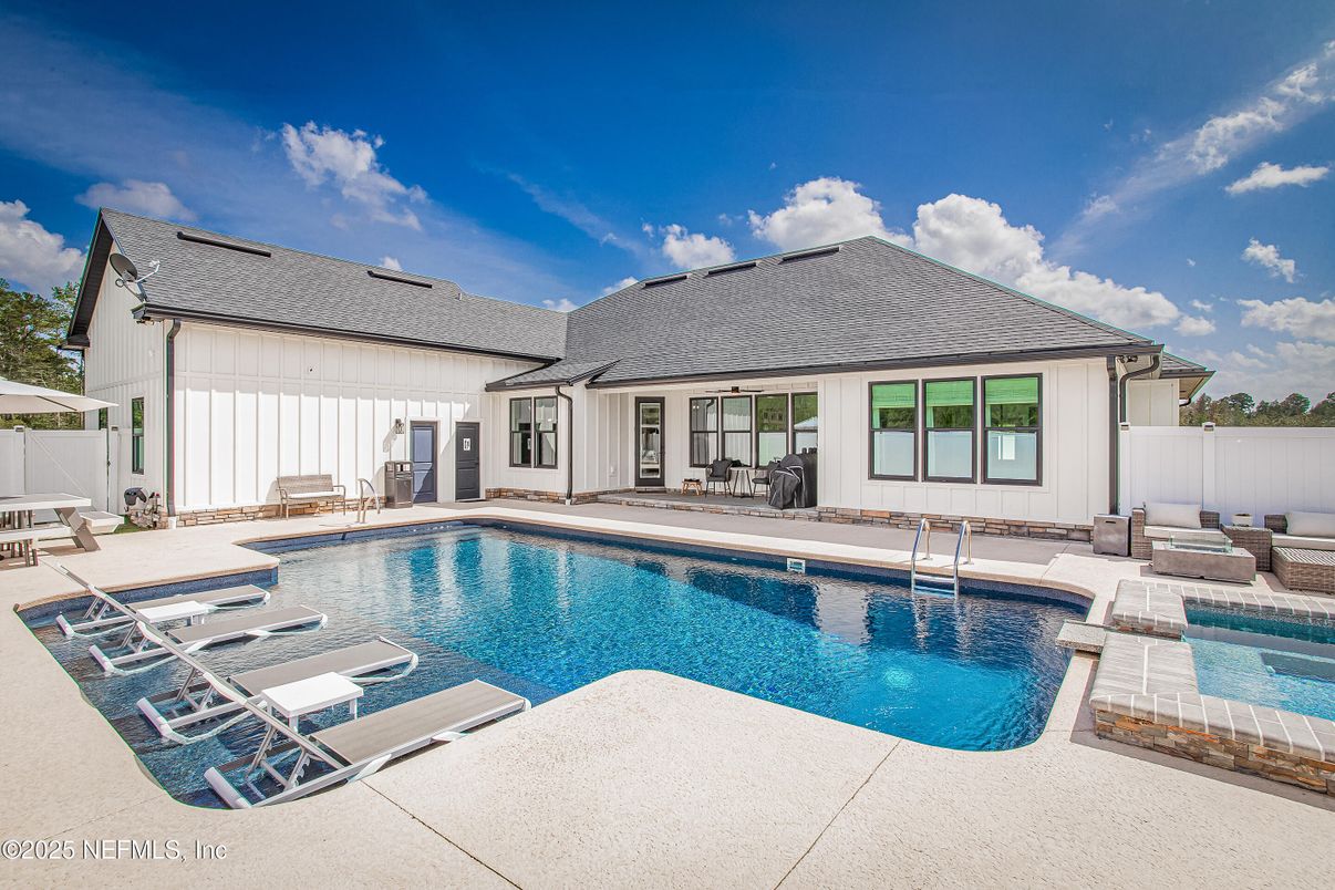 Exterior, Pool
