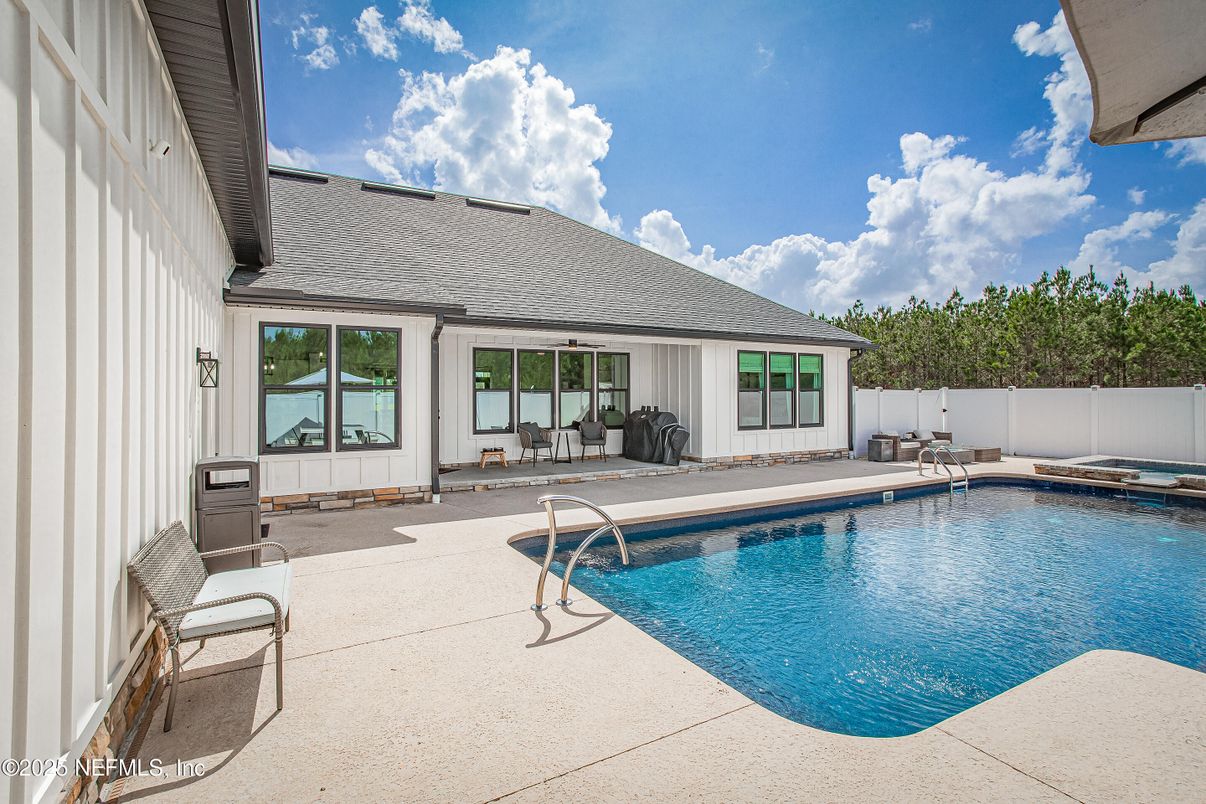 Exterior, Pool