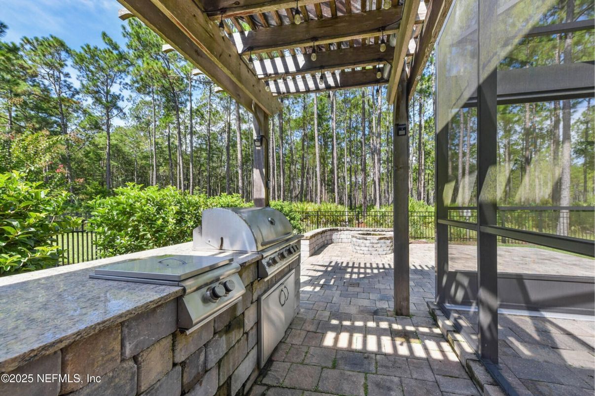 Exterior, Outdoor Kitchen