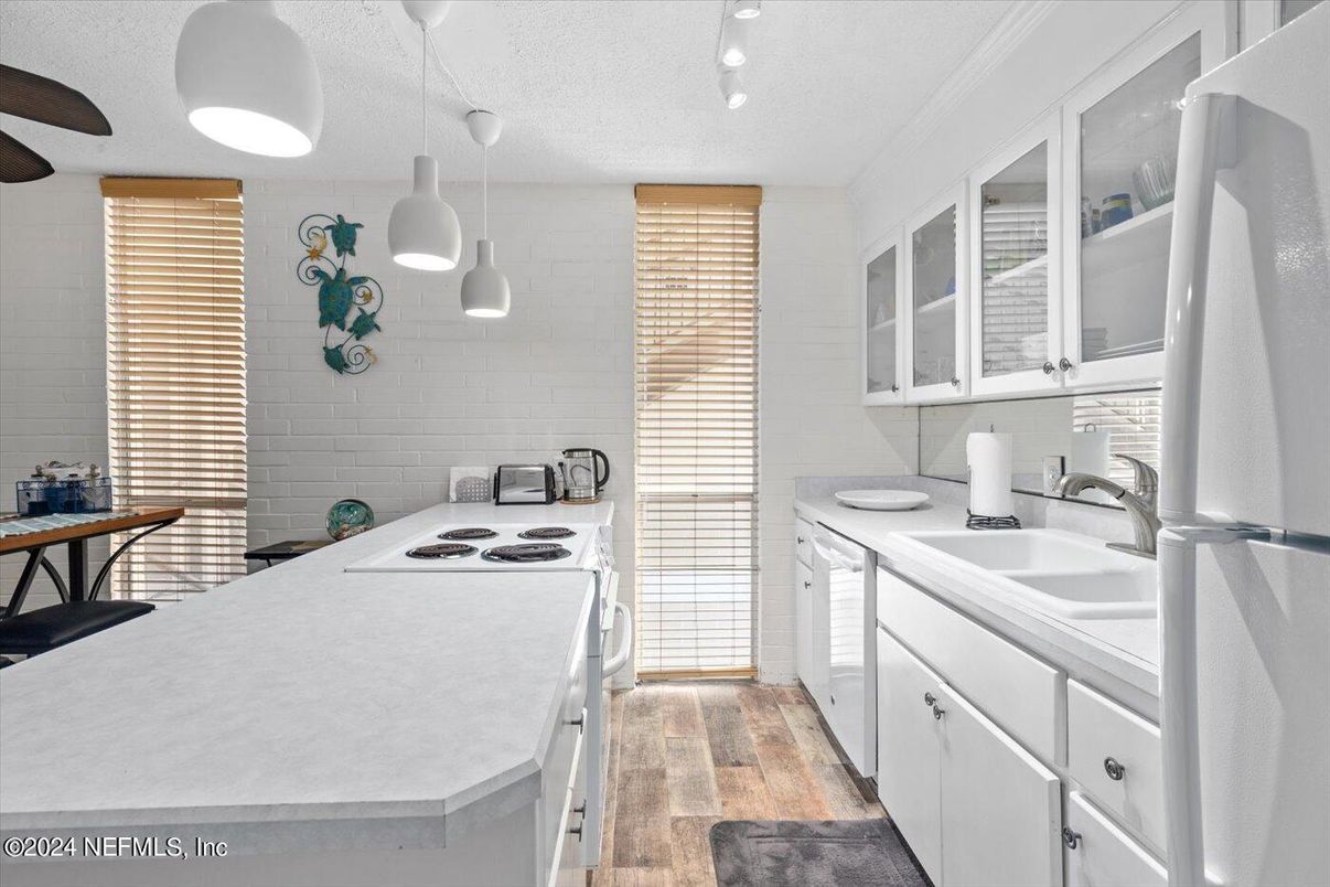 Interior, Kitchen, Pendant Lights, Wood Texture Flooring
