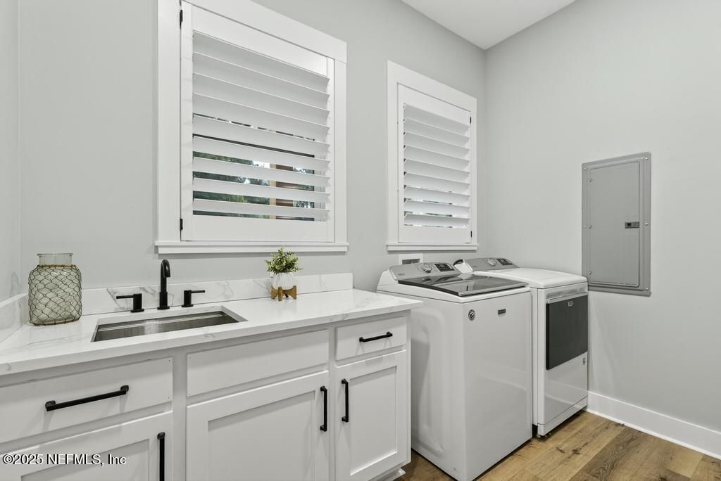 Interior, Washer, Wood Texture Flooring