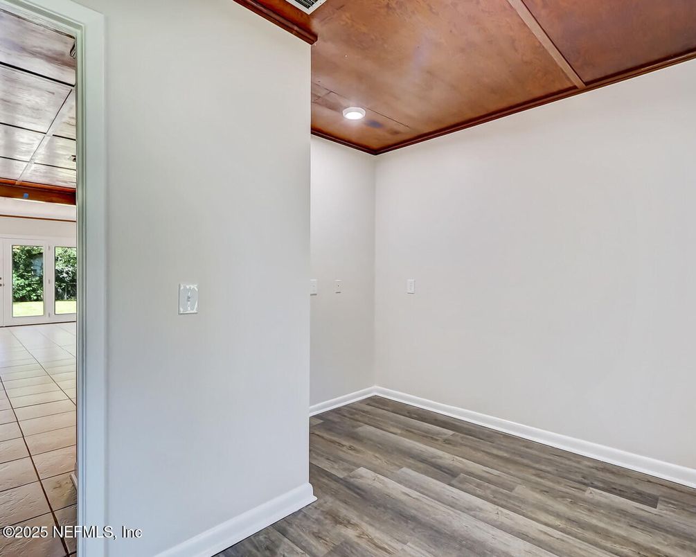 Empty room, Interior, Recessed Lighting, Wooden Ceilings, Wood Texture Flooring