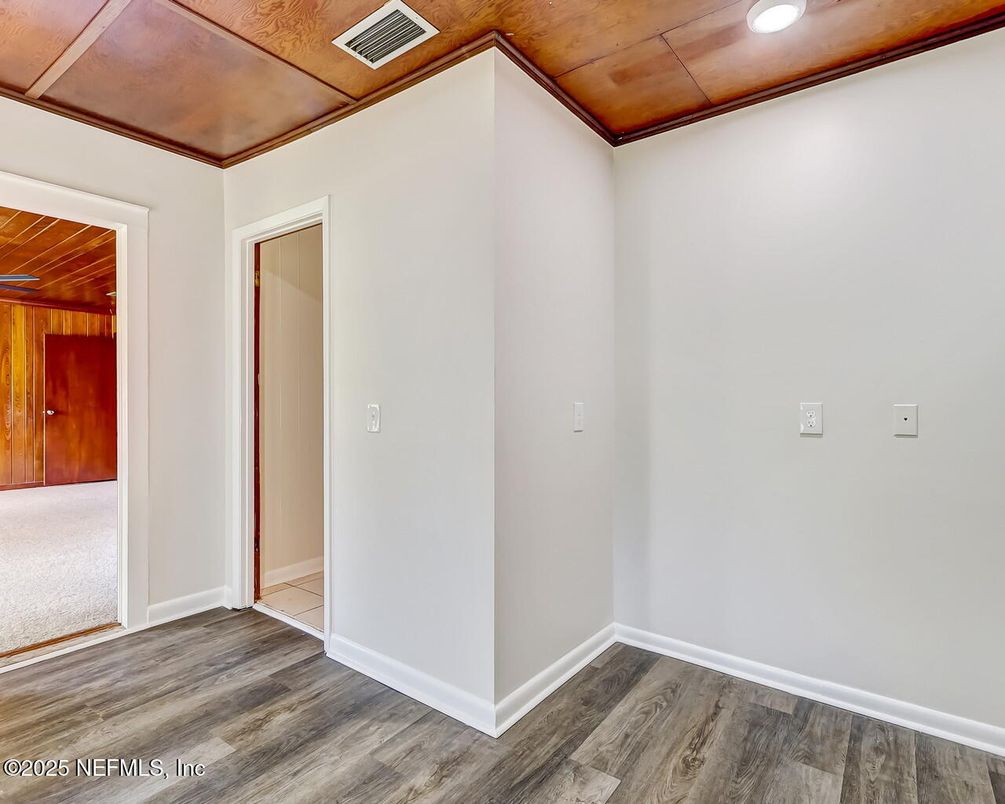 Empty room, Interior, Recessed Lighting, Wooden Ceilings, Wood Texture Flooring