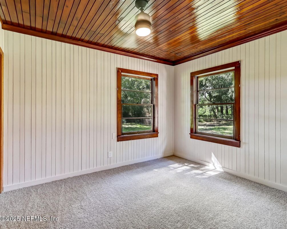Empty room, Interior, Wooden Ceilings