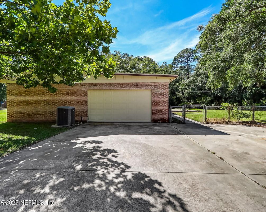 Detached Garage, Exterior