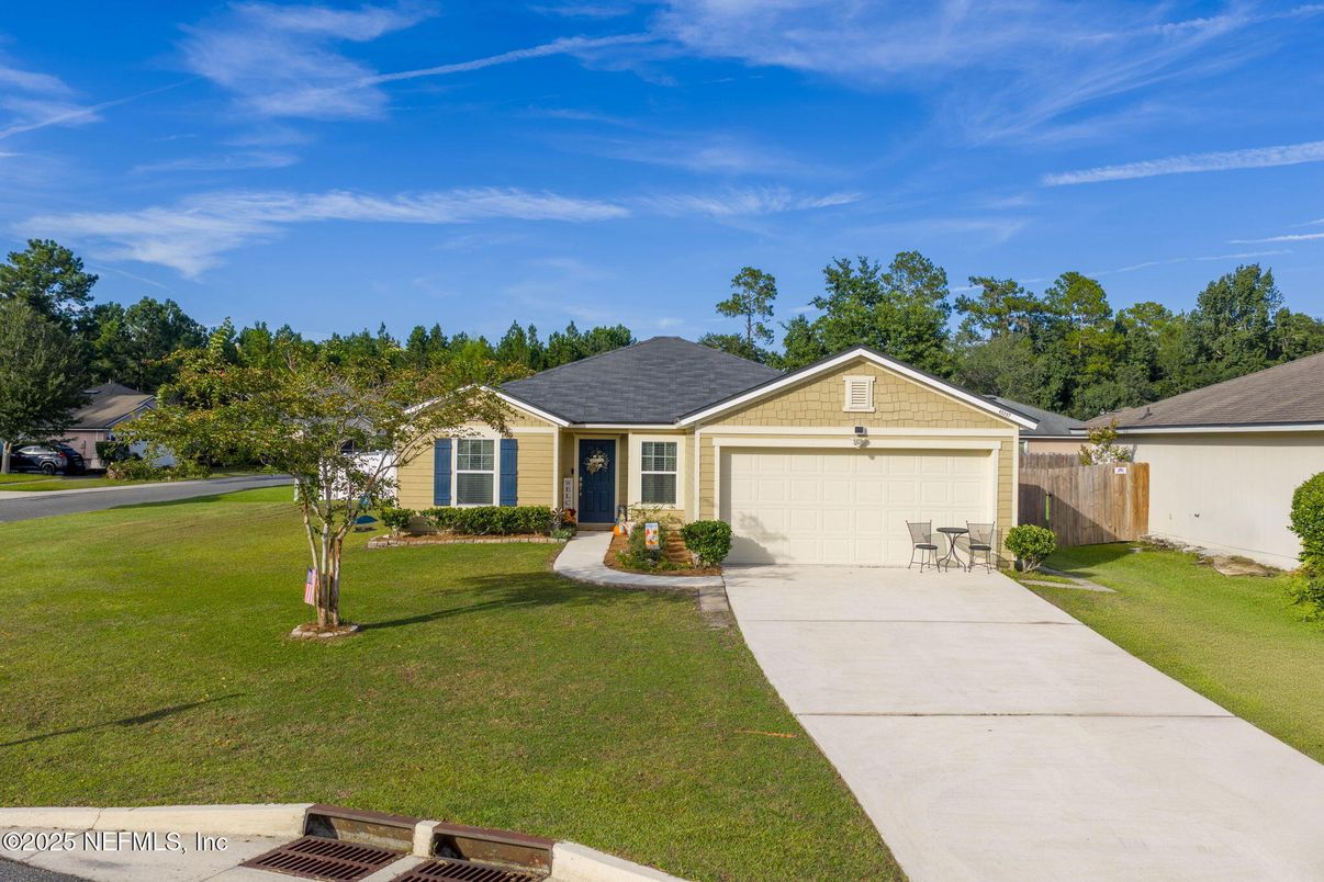 Attached, Exterior, Facade, Ranch