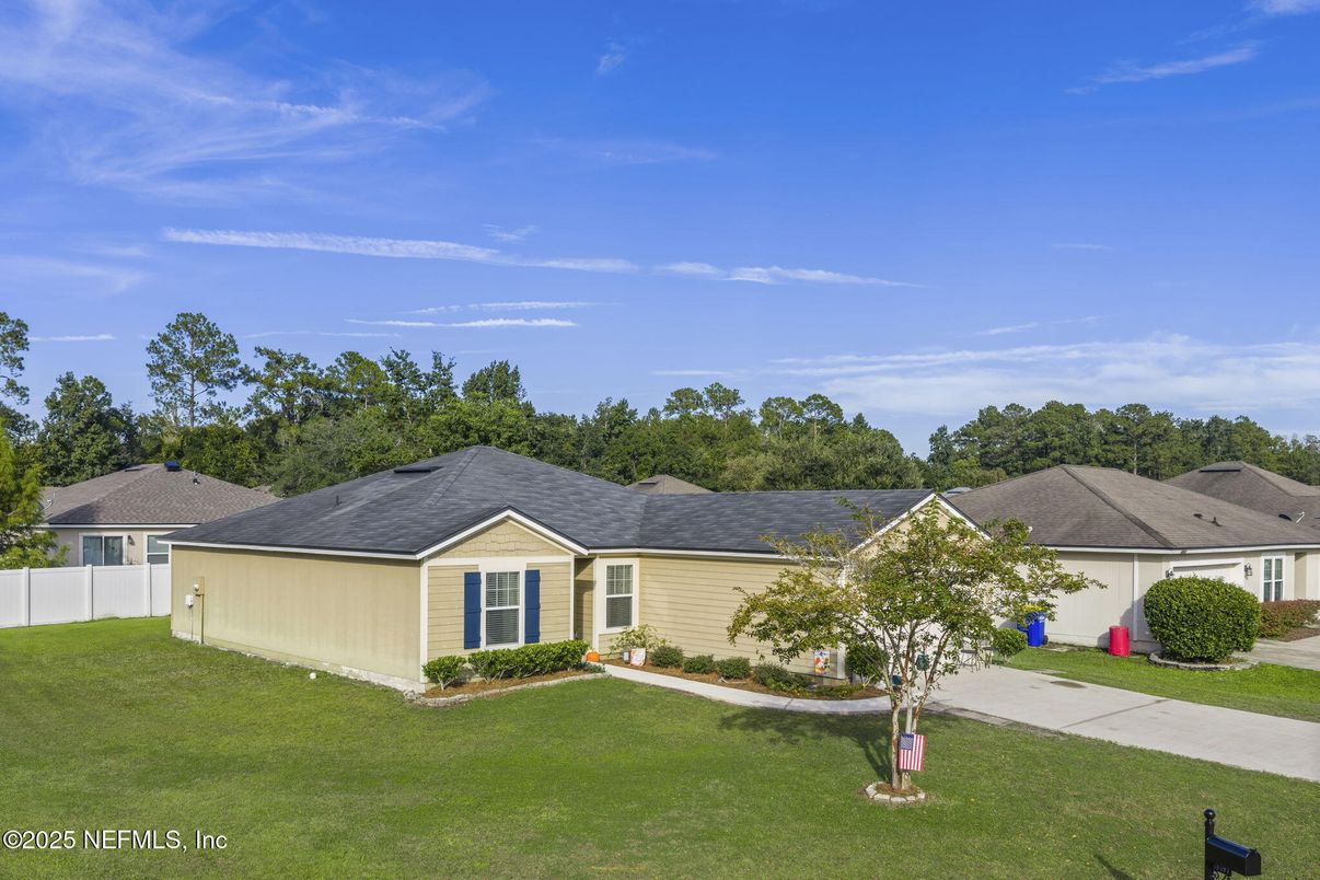 Backyard, Exterior, Facade, Ranch