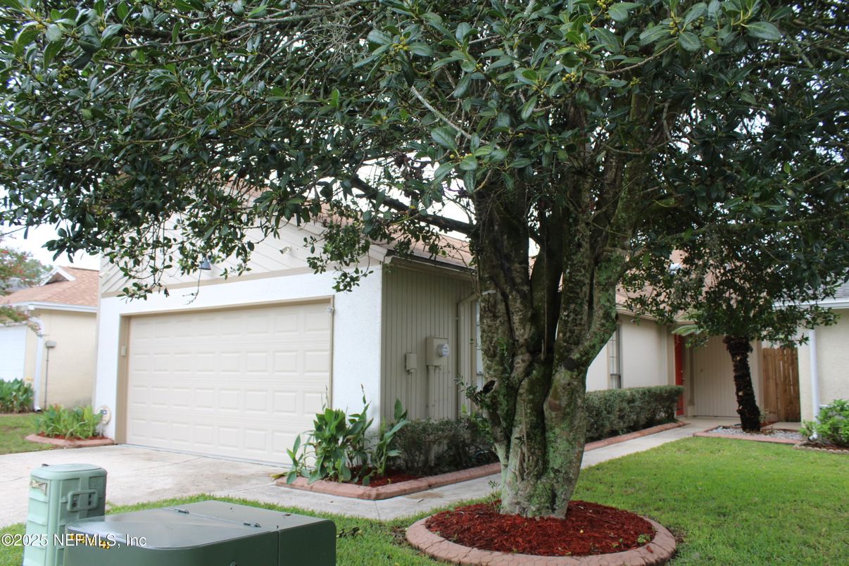 Detached Garage, Exterior