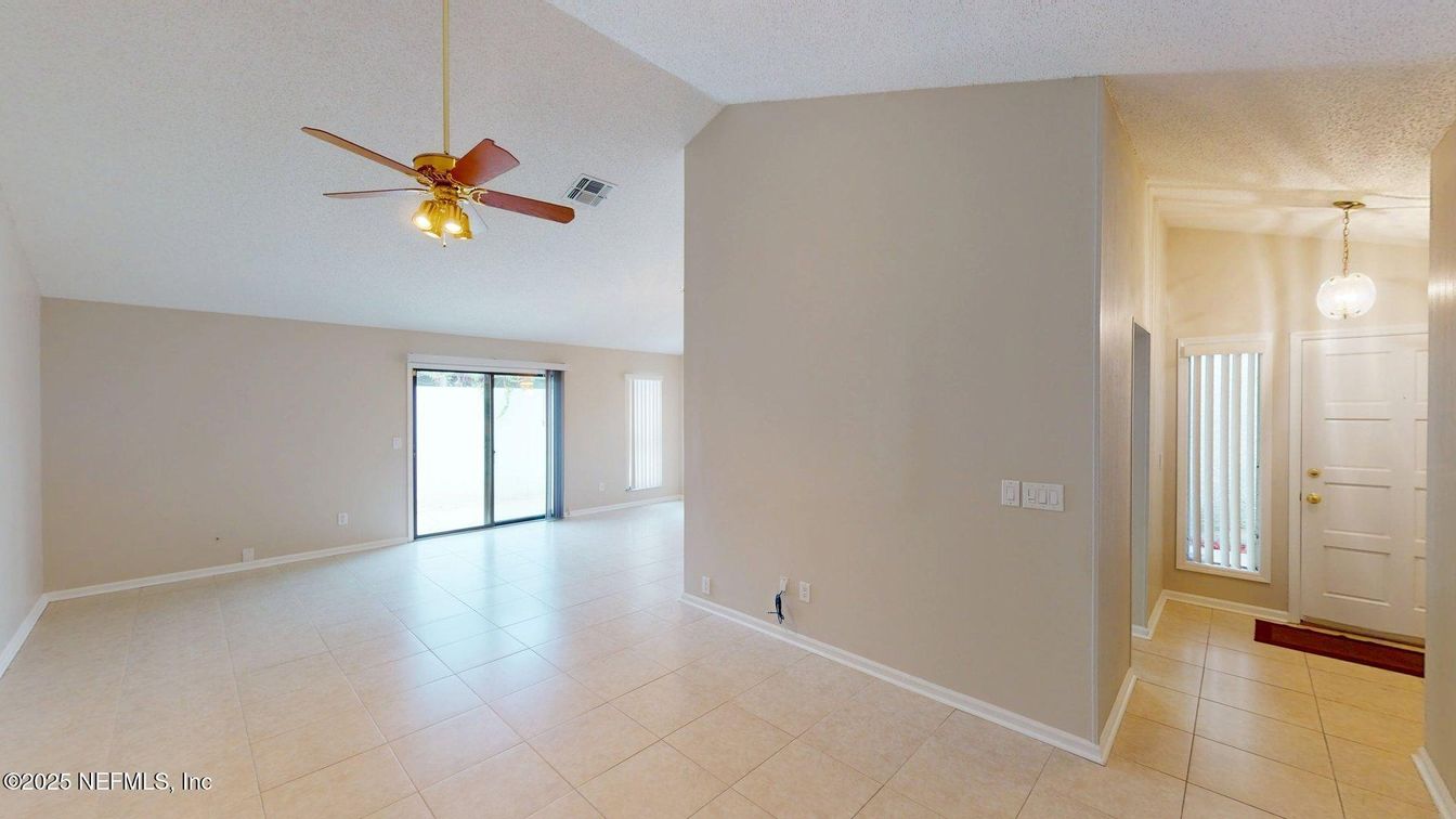 Empty room, Interior, Pendant Lights