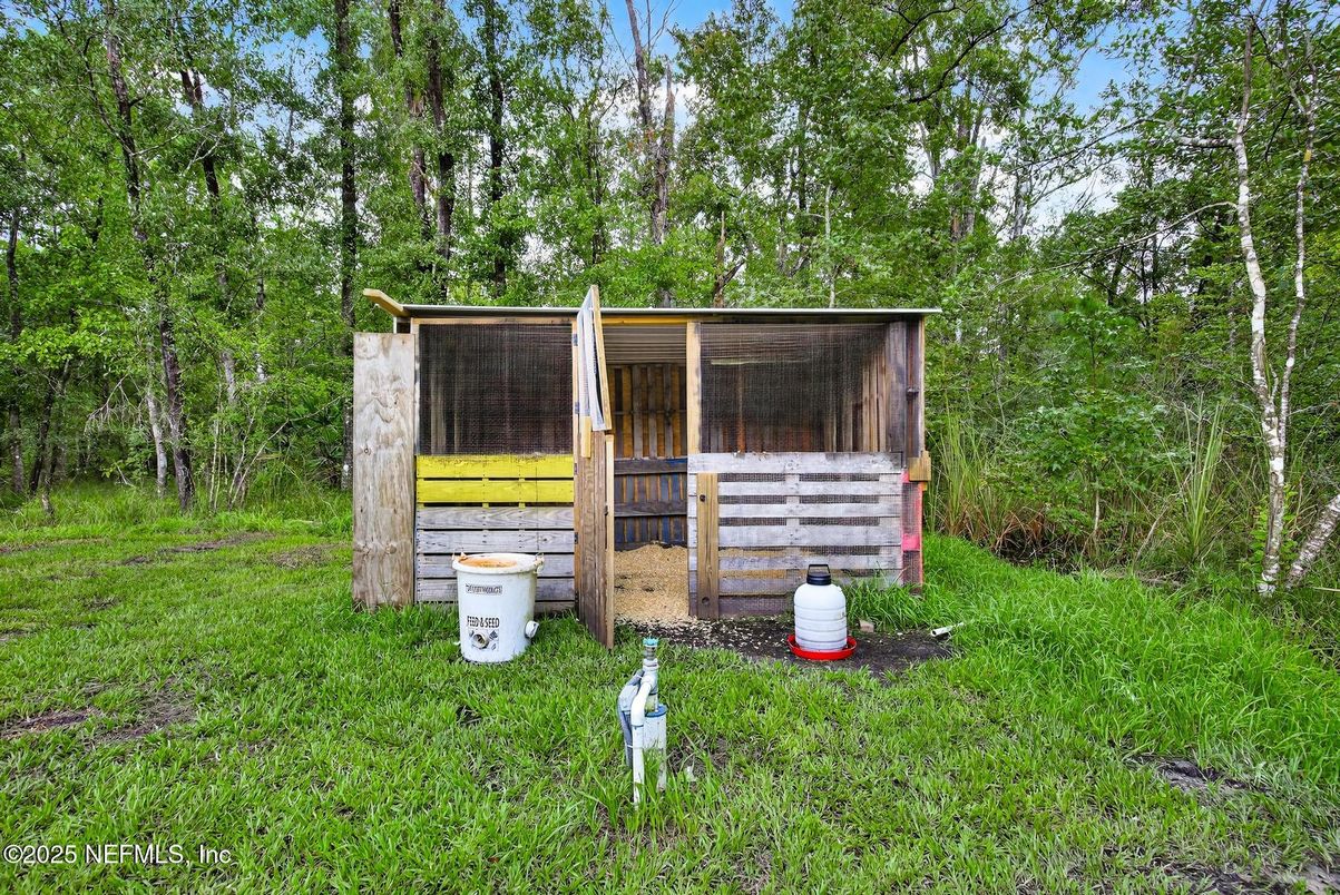 Backyard, Exterior