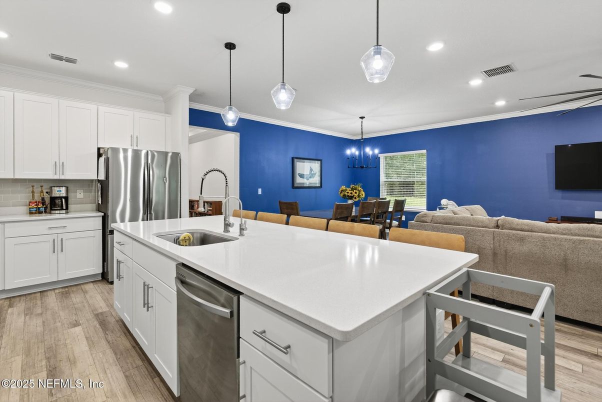 Dining room, Interior, Kitchen, Living room, Pendant Lights, Recessed Lighting, Stainless Steel Appliances, Wood Texture Flooring