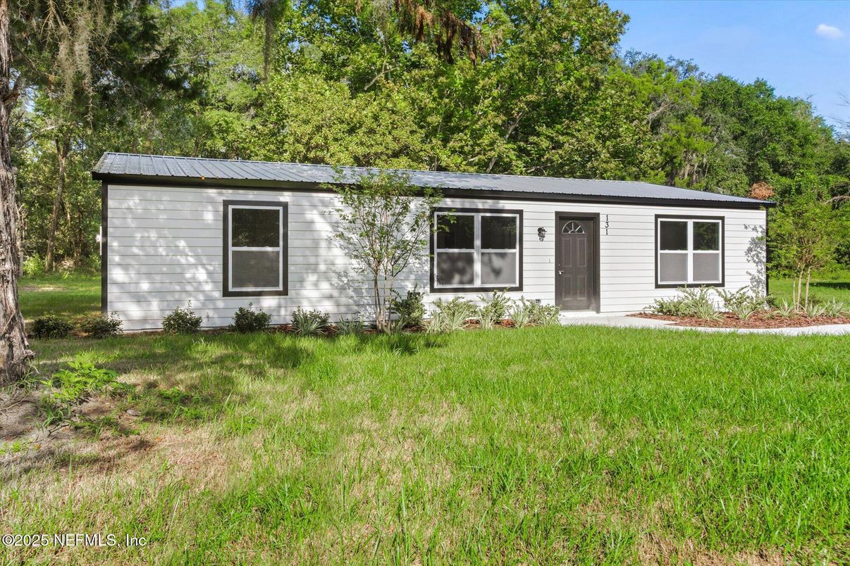 Backyard, Exterior, Facade, Ranch