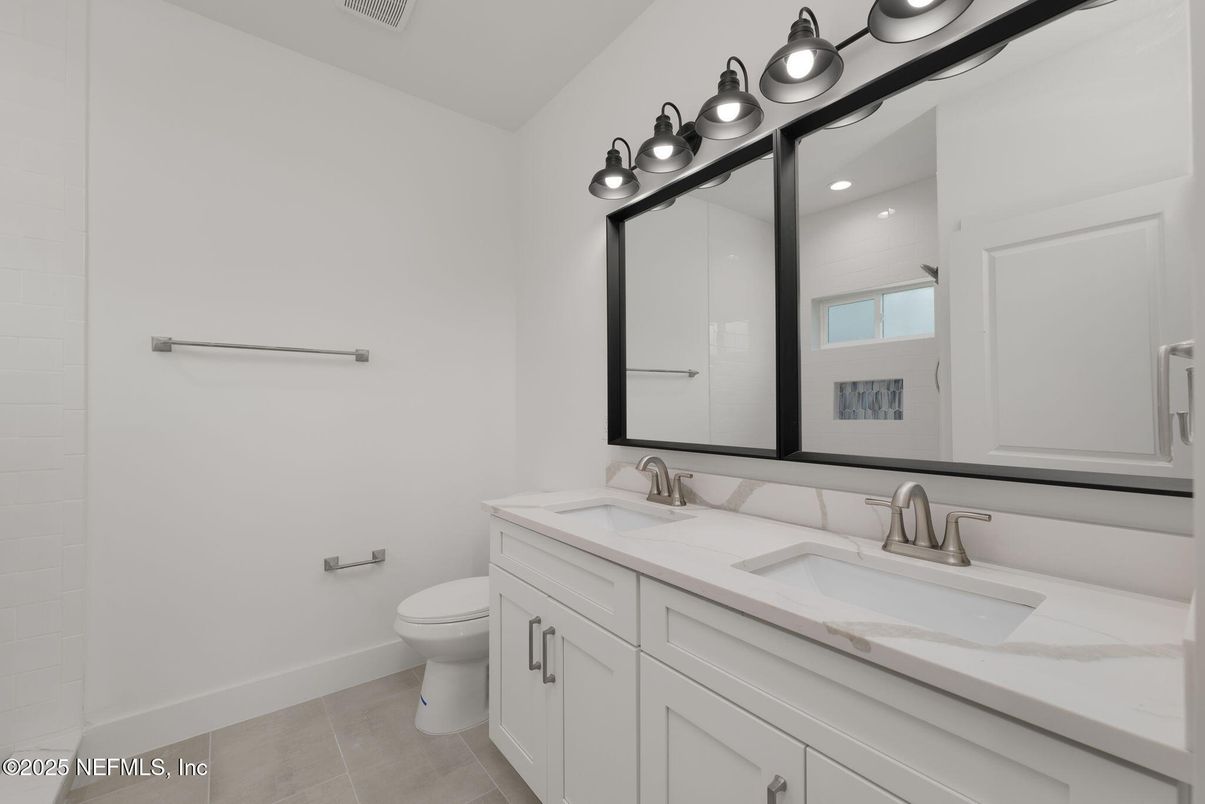 Bathroom, Dual Sink Vanities, Interior