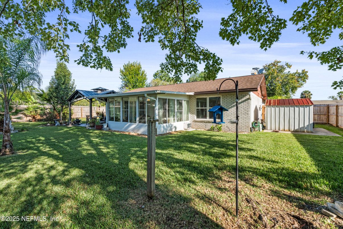 Backyard, Exterior